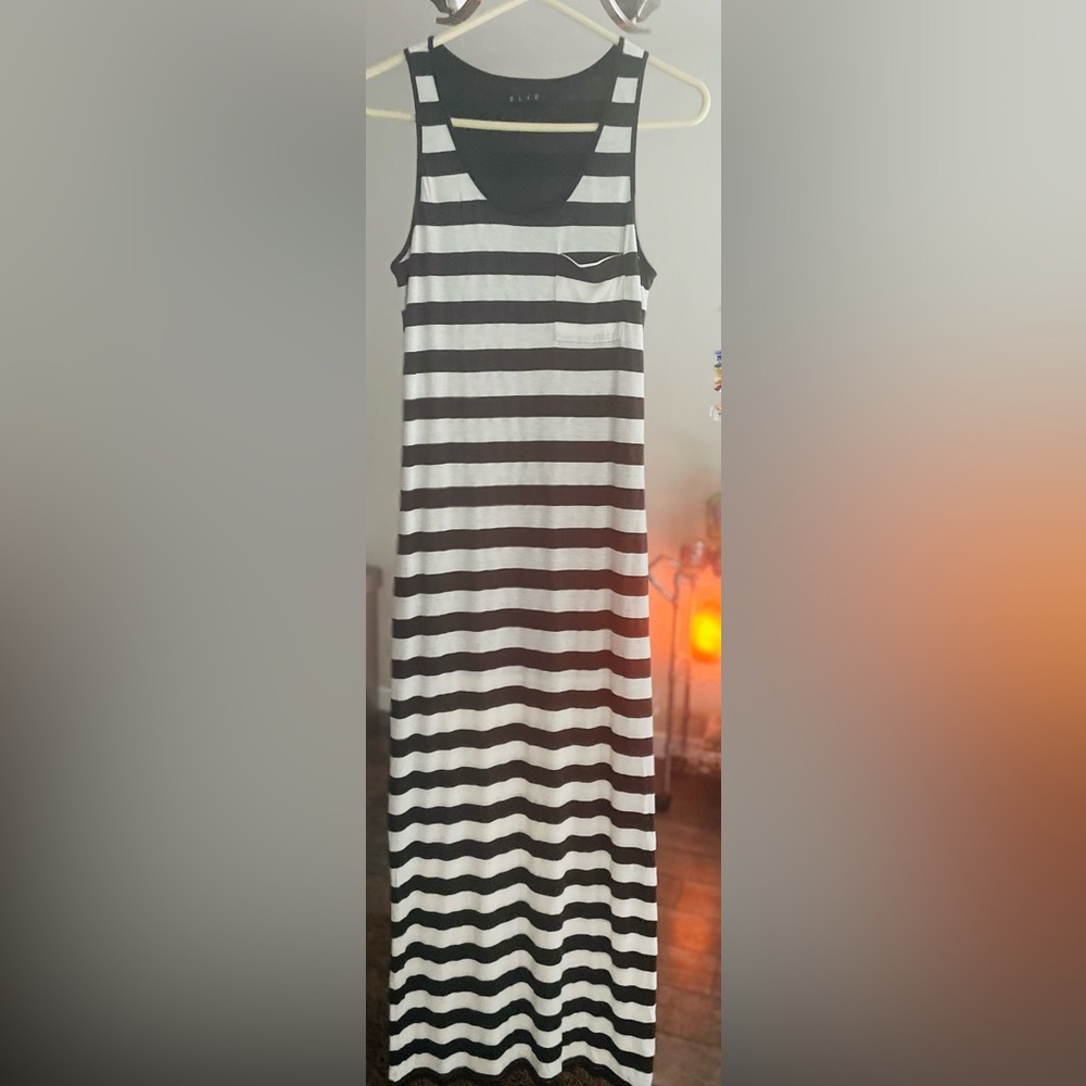 BLVD White and Black Sleeveless Sheath Dress with Scoop Neck NWOT